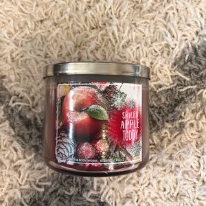 Bath and body works spiced apple toddy candle